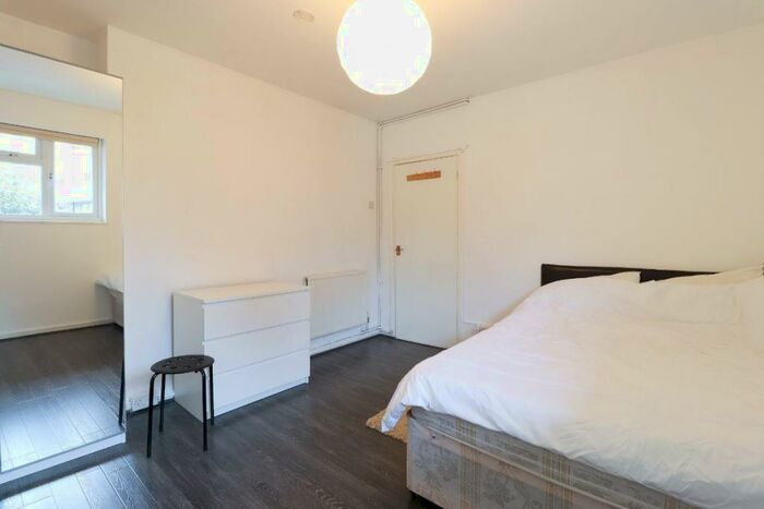 4 Bedroom Maisonette To Rent In Evelyn Court, Evelyn Walk, N1