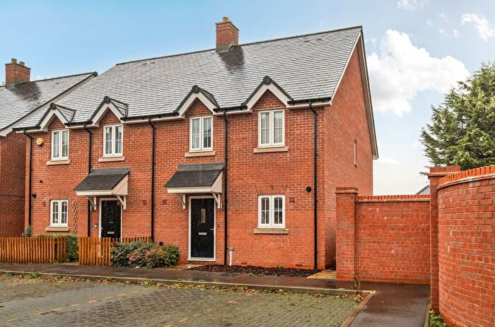 4 Bedroom Semi-Detached House For Sale In New Bridge Road, Cranleigh, GU6