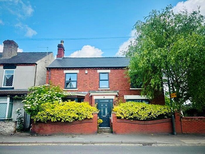 4 Bedroom Property To Rent In Market Street, Alfreton, DE55