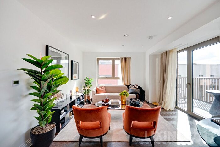 2 Bedroom Flat For Sale In Queen's Cross, Custom House, E16