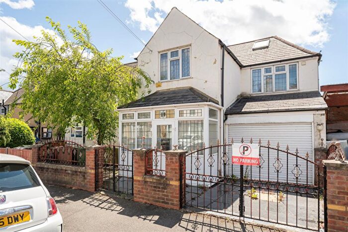 4 Bedroom Property For Sale In Sinclair Road, Chingford, E4