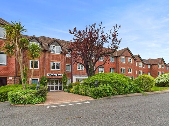 2 Bedroom Retirement Property For Sale In Farnham Close, London, N20