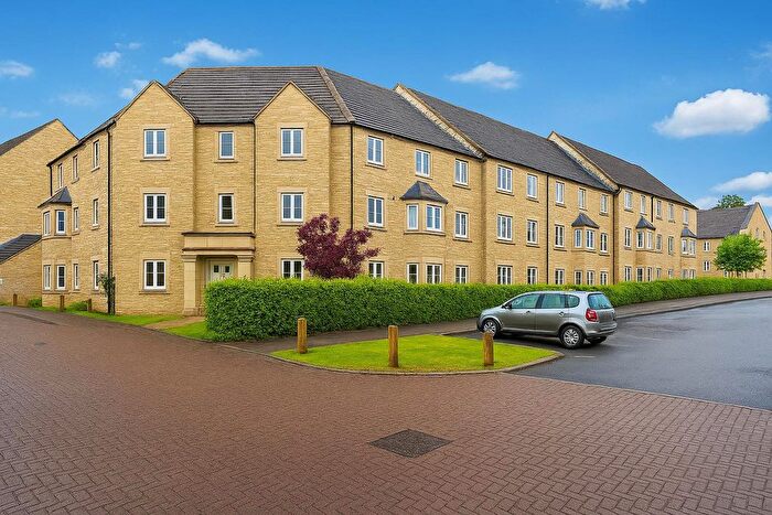 2 Bedroom Flat To Rent In Bathing Place Court, Witney, OX28
