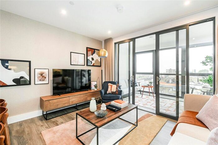 2 Bedroom Flat For Sale In Poplar Walk, Croydon, CR0