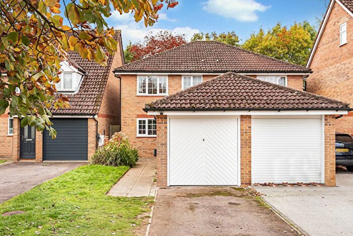 3 Bedroom Semi-detached House For Sale In Stirling Way, Welwyn Garden City, Hertfordshire, AL7