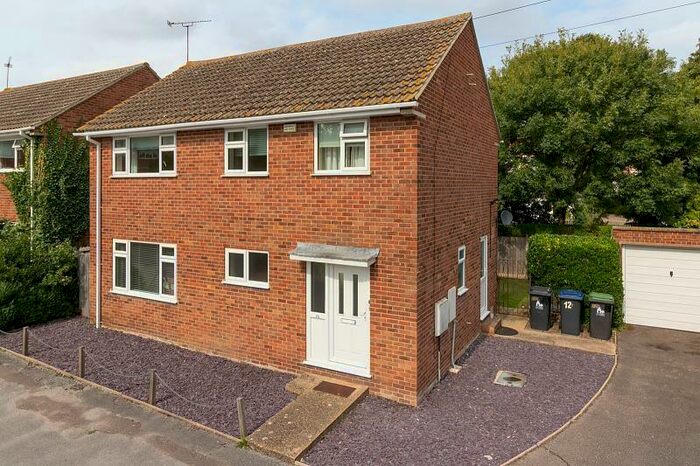 4 Bedroom Semi-Detached House To Rent In Whitehall Road, Canterbury, CT2