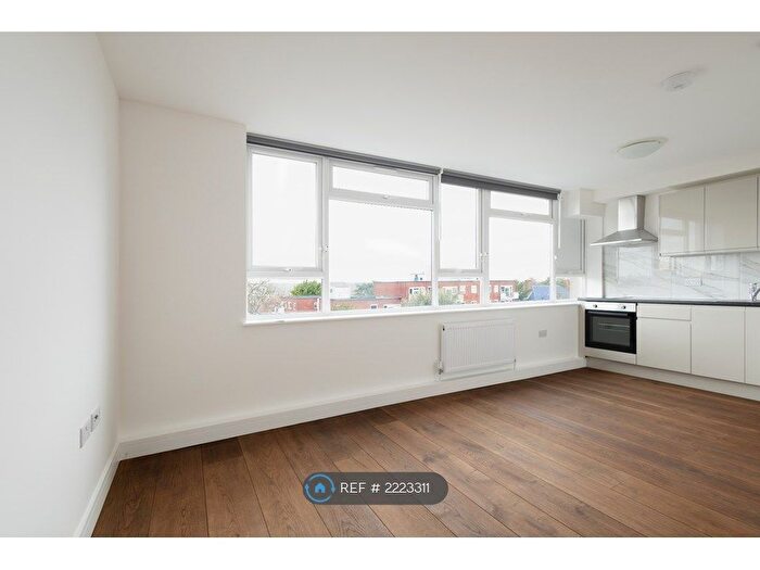Studio To Rent In Rubens House, London, N3
