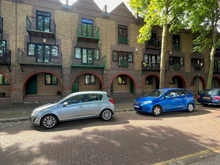 3 Bedroom Town House To Rent In Southwark Park Road, London, SE16