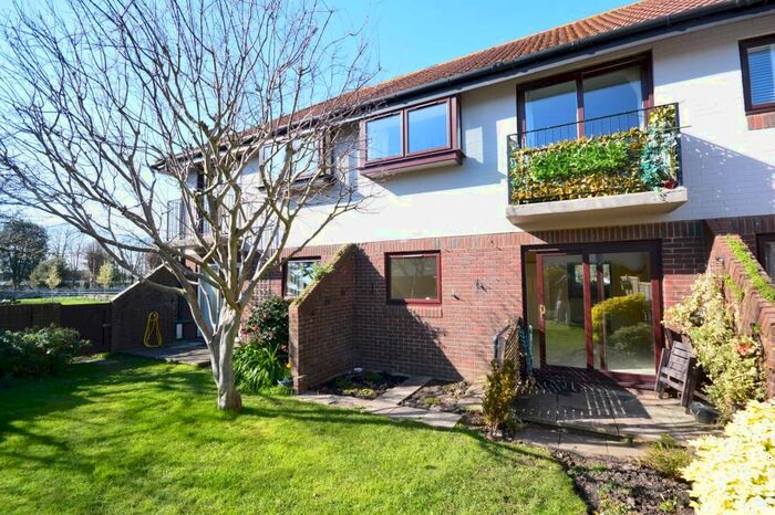 1 Bedroom Flat To Rent In Parish Court, Emsworth Road, Lymington, Hampshire, SO41