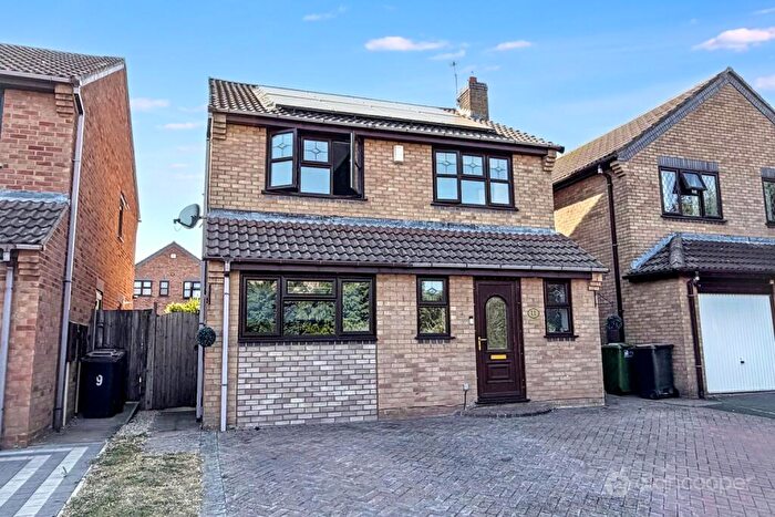 3 Bedroom Detached House For Sale In Falstaff Close, Whitestone, Nuneaton, CV11