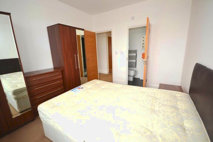 2 Bedroom Flat To Rent In Katesgrove, Reading, Berkshire, Er., RG2