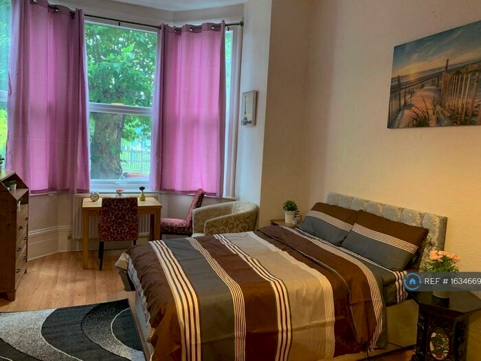 Studio To Rent In Green Lanes, London, N4