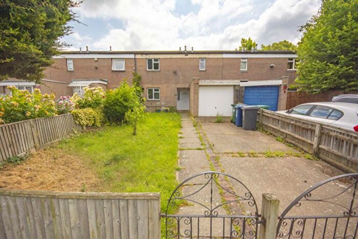 4 Bedroom House To Rent In Elvington Lane, London, NW9