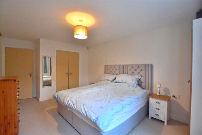 2 Bedroom Flat For Sale In Sycamore Grange, Branksomewood Road, Fleet, GU51