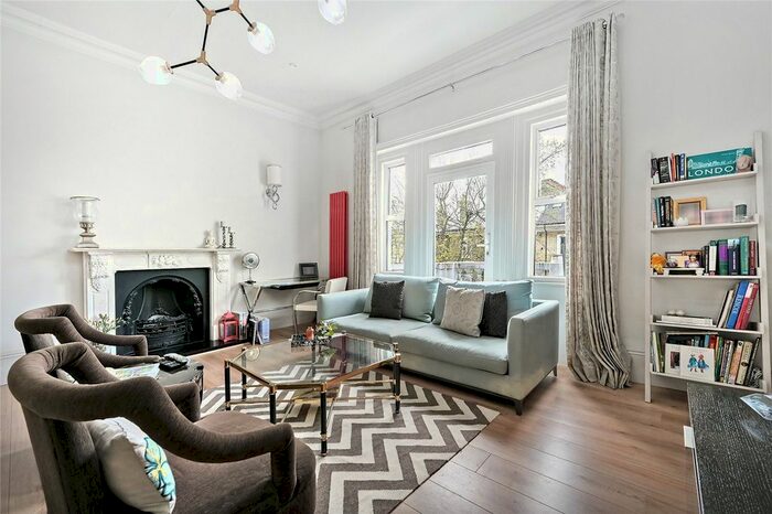 3 Bedroom Flat To Rent In Redcliffe Gardens, London, SW10