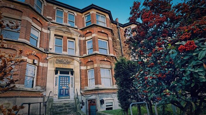 4 Bedroom Apartment For Sale In New Cross Road, London, SE14