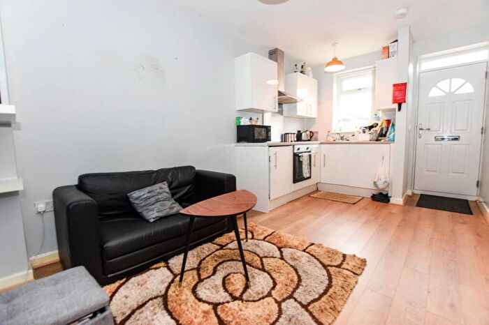 1 Bedroom Semi-Detached House To Rent In Aylesbury Close Annexe, Salford, M5