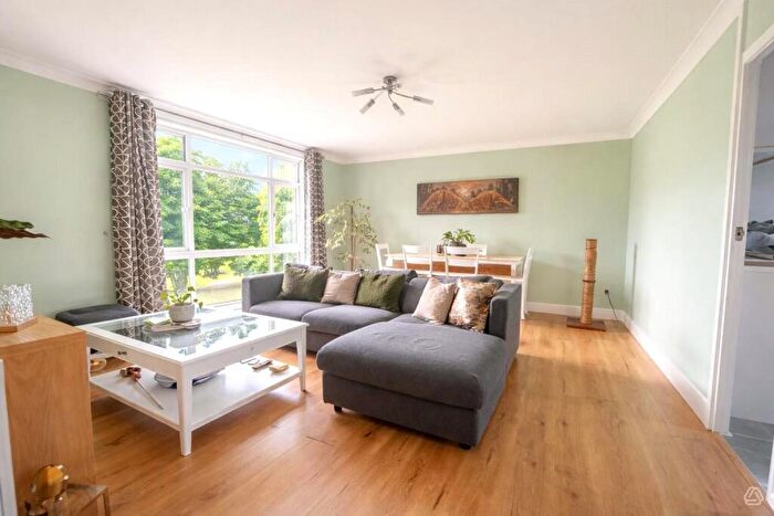 2 Bedroom Semi Detached House For Sale In Deepdale, Bracknell, Berkshire, RG12