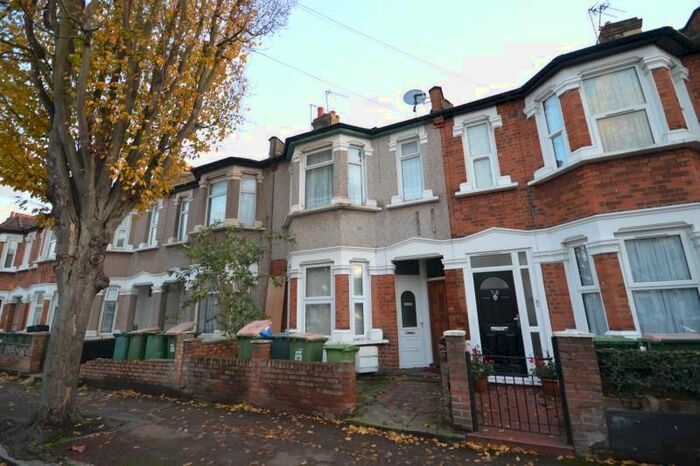 2 Bedroom Flat To Rent In Clements Road, East Ham, London, E6