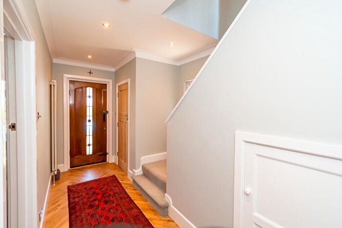 4 Bedroom Detached House For Sale In Bassett, Southampton, SO16