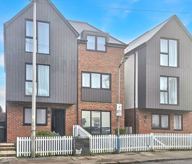 4 Bedroom Semi Detached House For Sale In Priory Road, Tonbridge, TN9