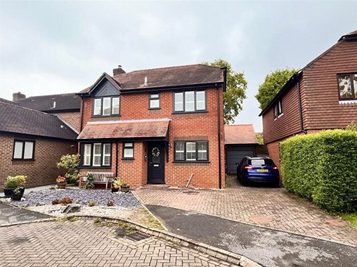 4 Bedroom Detached House To Rent In Park Glen, Park Gate, SO31