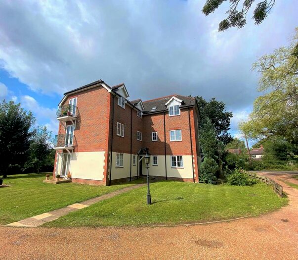 1 Bedroom Apartment To Rent In Cookham, SL6