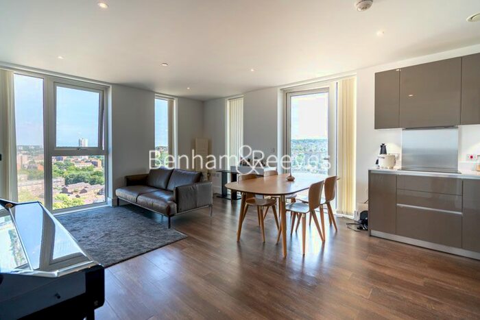 2 Bedroom Flat To Rent In Plumstead Road, Woolwich, SE18