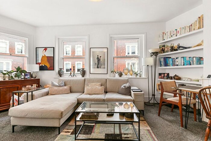 3 Bedroom Flat To Rent In Fulham Road, Parsons Green, SW6