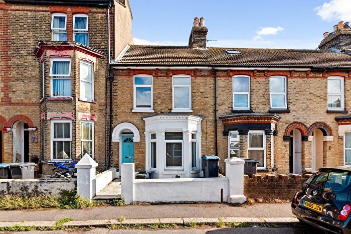 3 Bedroom Terraced House For Sale In Longfield Road, Dover, CT17