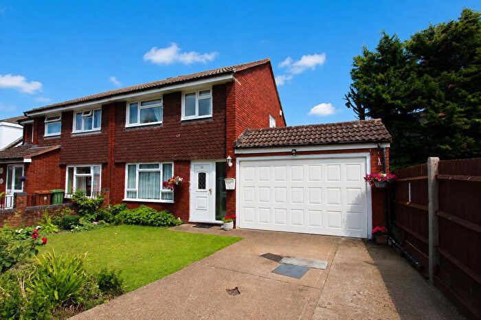 3 Bedroom Semi Detached House For Sale In Willoughby Avenue, Beddington, CR0