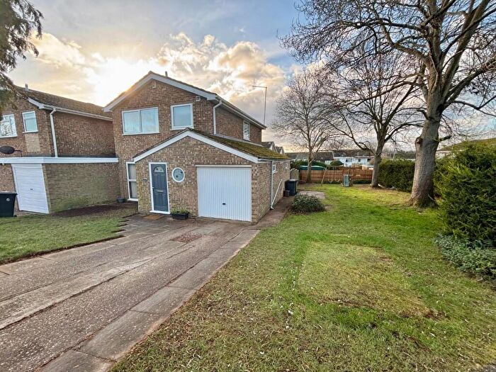 3 Bedroom Detached House For Sale In West Priors Court, Lings, Northampton, NN3