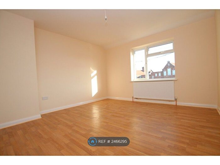 3 Bedroom Semi-Detached House To Rent In Redvers Road, Chatham, ME4