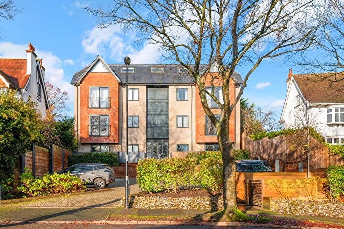2 Bedroom Flat For Sale In The Drive, Coulsdon, CR5
