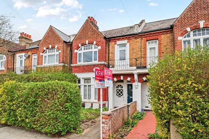 3 Bedroom Flat For Sale In Dornton Road, Balham, London, SW12