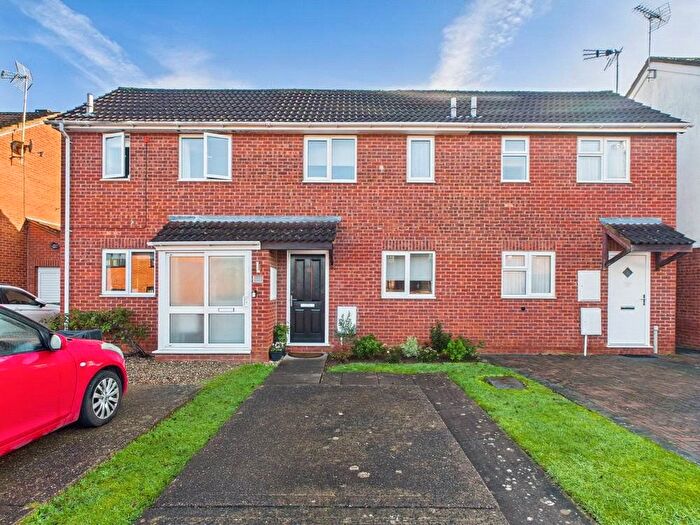 1 Bedroom Terraced House For Sale In Salters Close, Worcester, Worcestershire, WR4