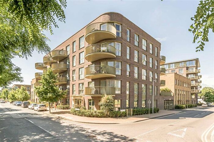 3 Bedroom Flat To Rent In Tudway Road, London, SE3