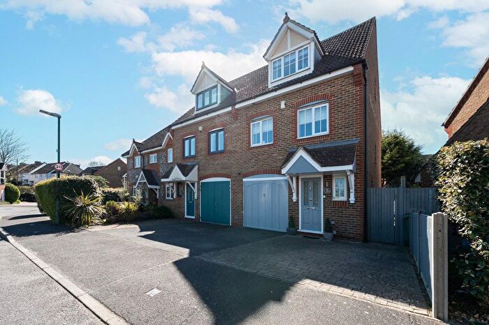 3 Bedroom Semi Detached House For Sale In Sandpiper Road, Cheam, Sutton, SM1