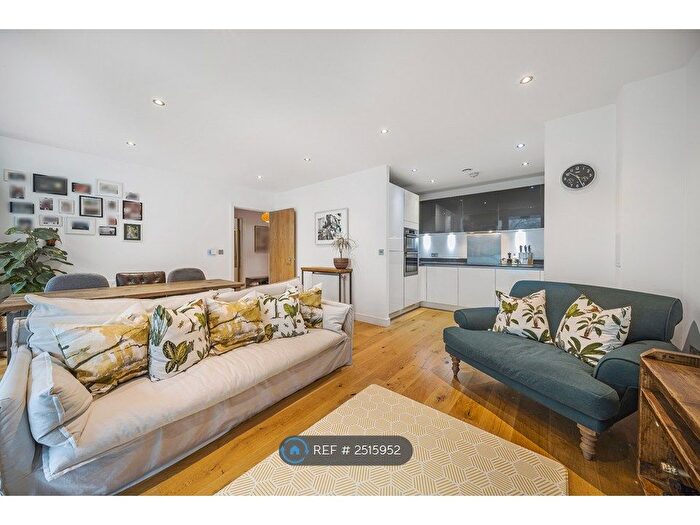 2 Bedroom Flat To Rent In East Street, London, SE17