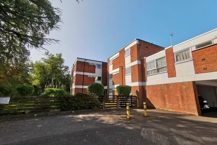 2 Bedroom Flat To Rent In Bosmere Court, Bristol Road South, Northfiled, B31