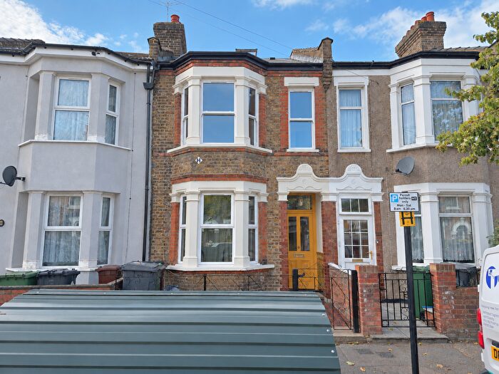 2 Bedroom Flat To Rent In Borwick Avenue, Walthamstow, Waltham Forest, E17