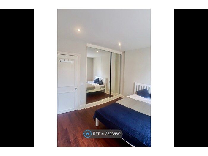 2 Bedroom Flat To Rent In West Kensington, London, W14