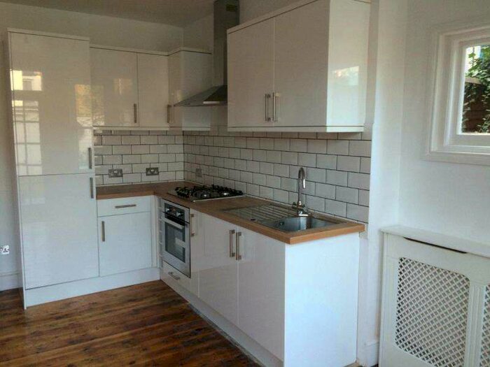 2 Bedroom Flat To Rent In Handsworth Road, Tottenham, N17
