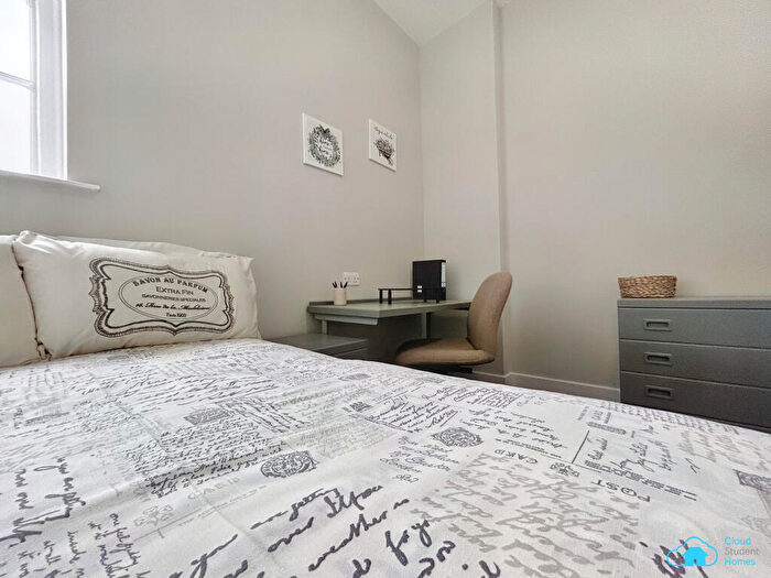 4 Bedroom Private Hall To Rent In Fenham Hall Drive, Newcastle Upon Tyne, NE4