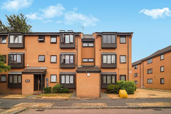 1 Bedroom Flat For Sale In Beardsley Way, London, W3