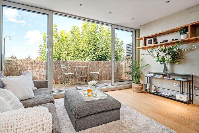 2 Bedroom Flat For Sale In Canning Road, London, N5