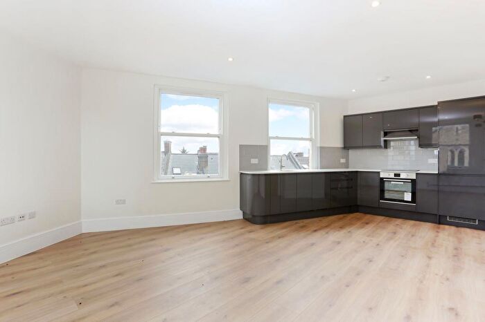 2 Bedroom Flat To Rent In Finchley Road, London, NW3