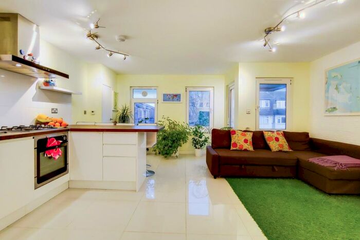 1 Bedroom Flat To Rent In Atkinson Road, Canning Town, E16