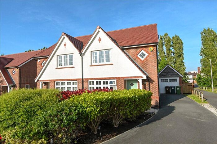 3 Bedroom Semi-Detached House For Sale In Hulme Close, Bromborough, Wirral, CH62