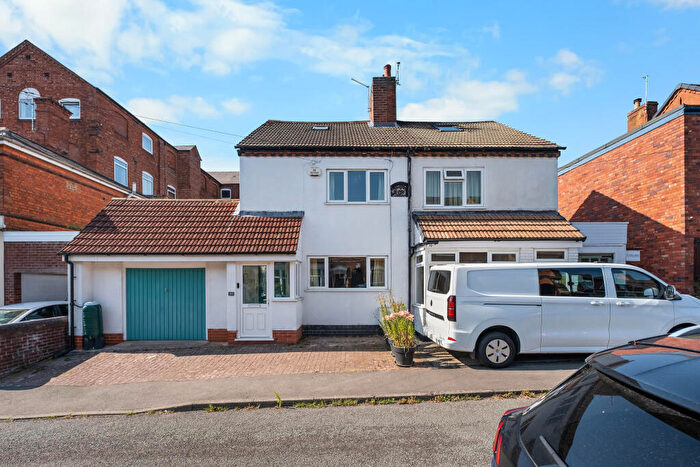 3 Bedroom Semi Detached House For Sale In Middlefield Road, Bromsgrove, B60
